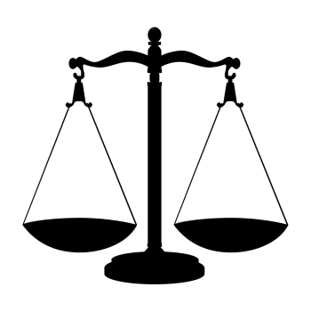 Zdjęcie ilustracyjne- czarne szale Temidy na białym tle